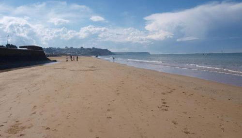 Appartement F1 mansardé à 100m de la plage, proche de Arromanches et des plages du Débarquement - Photo 4