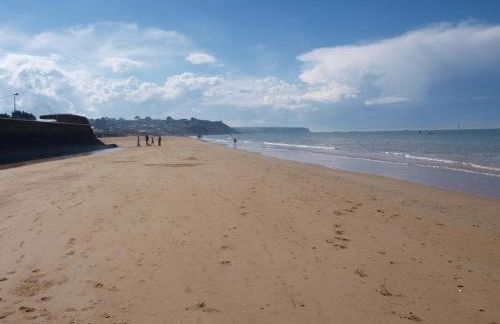 Appartement F1 mansardé à 100m de la plage, proche de Arromanches et des plages du Débarquement - Photo 4