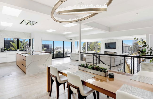 Steps to Beach+shops, Oceanview, Hot Tub+firepit Moonlight Modern by Avantstay - Foto 10