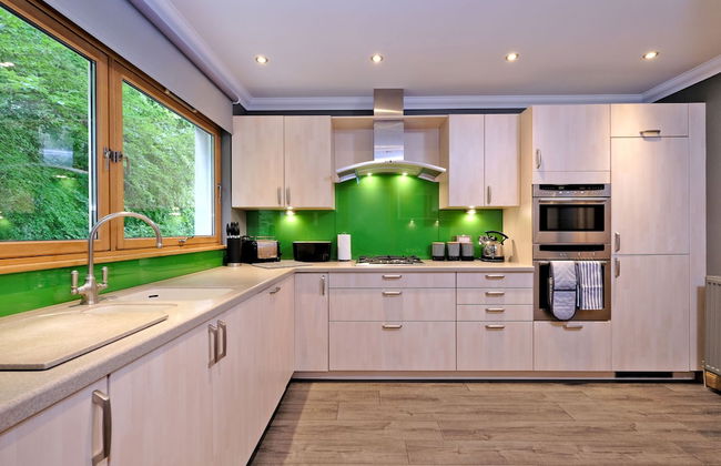 Enchanting Home With Furnished Balcony in Cults, Scotland - Foto 11