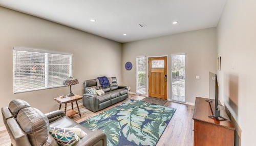 Peaceful Riverside Home with Patio, 7 Mi to Downtown - Foto 4