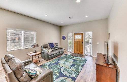 Peaceful Riverside Home with Patio, 7 Mi to Downtown - Foto 4