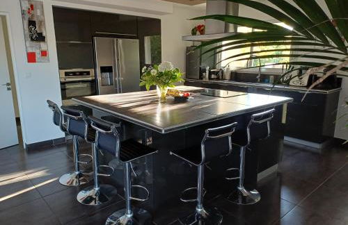 Villa d'architecte avec piscine chauffée, 4 chambres, à 30 mn Gruissan plage - Foto 5