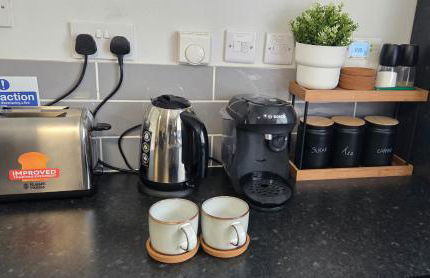 Reardon near warwick hospital, free parking, fast wifi, sleeps 5 - Foto 6