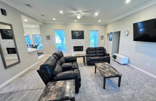 Tranquil 1,5 Acre Retreat with Modern Comfort - Foto 1