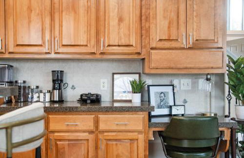 Stunning 5BR Villa Large Hot Tub & Scenic Yard - Foto 21