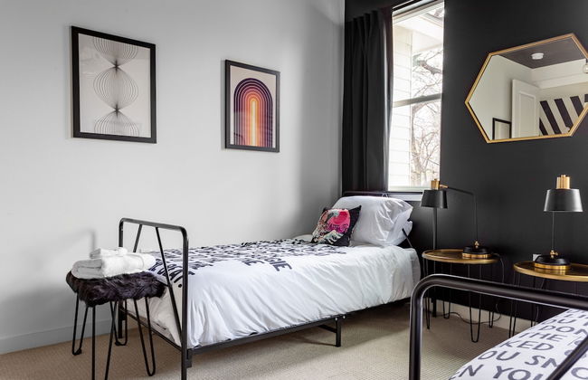 Insta-worthy Two House Corner Compound - Foto 44