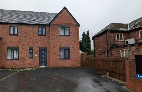 Tempting Telford 4 bed house - Photo 33