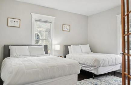 Blue & Gold Retreat sleeps 14 Minutes from ND - Photo 11