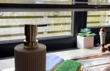 Otter 1 - Private Hot Tub - Bali Inspired Lodge - Bath - Longleat - Wiltshire - Photo 70