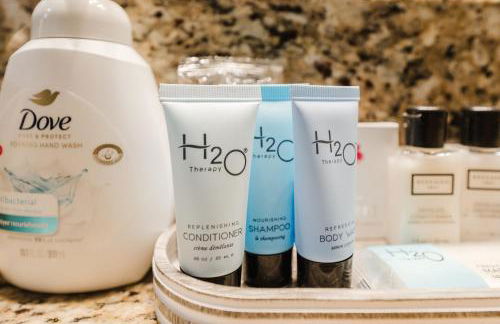 Serene Waterfront 2BR 2BA with Intracoastal Views, Pool, Balcony, Parking - Foto 46