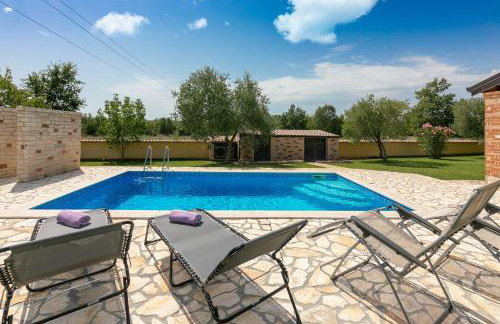 Mediterrane Villa mit privatem Salzwasserpool, Babybett, Whirlpool, Tischtennis, Spielplatz - Foto 38