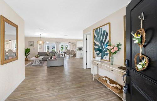 Brand New Saltwater Pool! - Waterfront Canal - Luxury Home - Foto 14