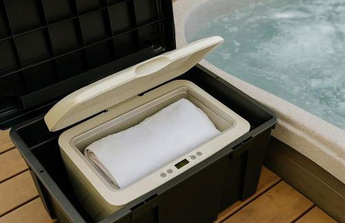 Lux Tiny House with Waterfront, Kayaks, Hot Tub, Arcade - Photo 11