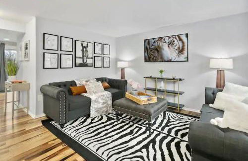 Modern, Office, Fast WiFi, 40 Mins to DC - Foto 9