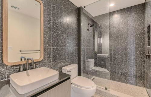 Luxury 1BR with Views, Rooftop Pool and Walk To Rainey St. - Foto 24