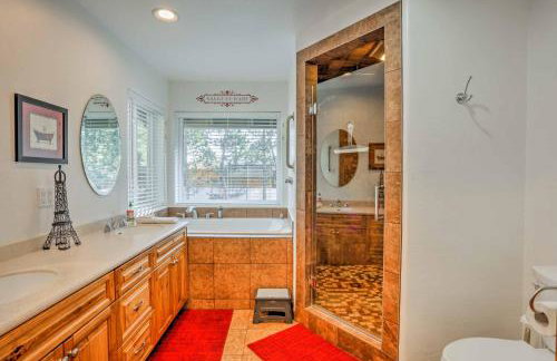 Game Room, Yard, Deck and Fireplace Lakeside Home - Foto 14