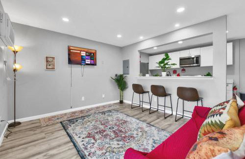 Spacious 2BR Condo close to Restaurants and Nightlife with WiFi - Foto 13