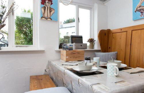 Lovely Cottage by Coastal Footpath & Surf Beaches! - Photo 33