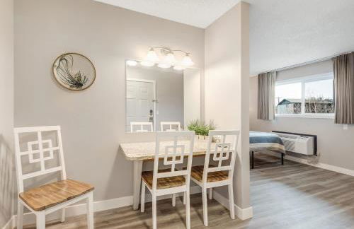 Newly Remodeled Top-floor Condo near Downtown Bend - Photo 36