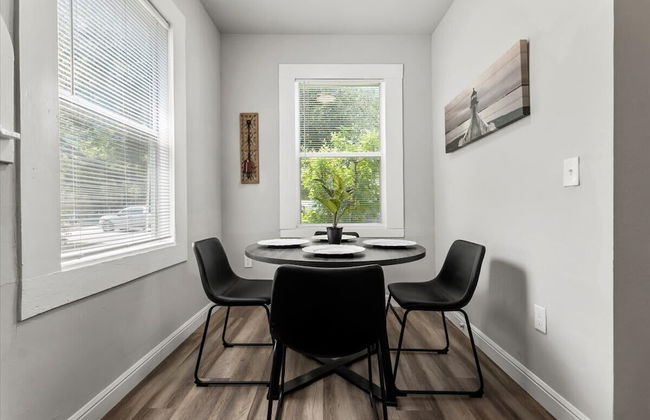 Charming 1BR Sanctuary w/ FREE Parking - Photo 6