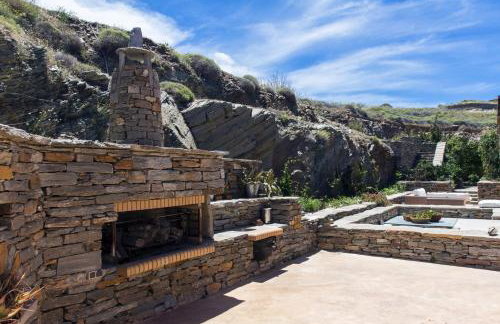 The Charming Waterfront Retreat, with a swimming pool & direct access to the sea, ideal for large families, or a group of friends - Foto 16