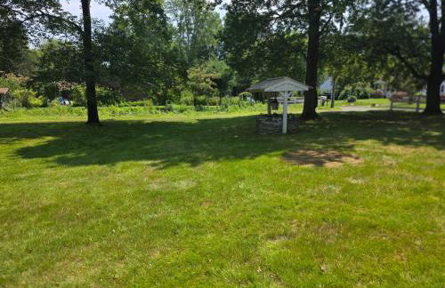 Charming 3 bedroom 2 bath home in Bloomfield with wishing well - Foto 57