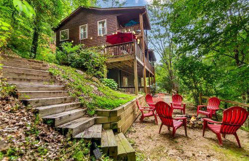 Amazing Creek View Cabin w/ Hot Tub, Firepit & Pool Table - Foto 65