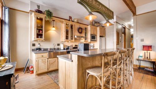 Vintage Downtown Laramie Apartment with Deck! - Foto 4