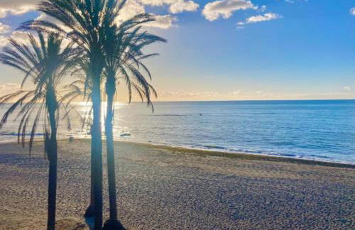 Wonderful Golf & Beach Apartment with front Seaview and Pool - Foto 1