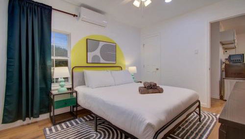 Heart of Houston - 8-BD 4-BA with Yard - Foto 3