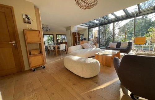 Glass and wood designer villa with garden in centertown - Foto 3