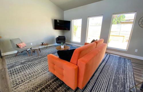 Timber & Tin G 2Bed 2Bath w Pool & Rooftop Deck - Foto 44