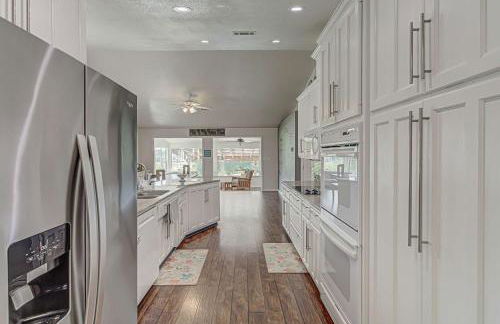 Waterfront 3BR Retreat - Pool & Hot Tub - Foto 18