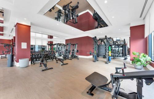 Chic Downtown Miami 2BR City Views Rooftop Pool - Foto 35