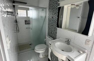 Amplo apartamento com 2 garagens - Foto 2