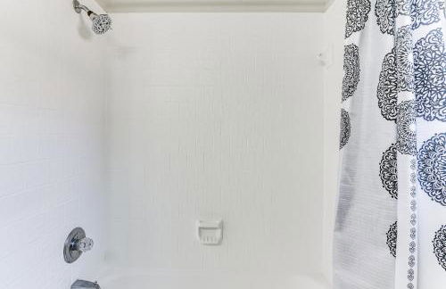 Extended Stay in Sugar Land! Family Home with Yard - Foto 18