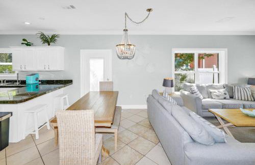 Two Homes, Private Pool, Game Room & Steps to the Beach - Foto 30