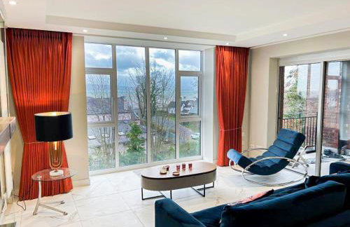 Modern Luxurious Apartment w/ Patio Balcony & View - Foto 9