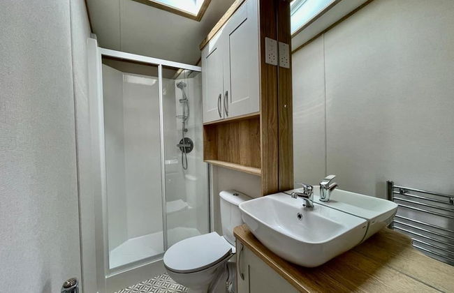 Prime Location 3-bed Chalet in Seal Bay, Selsey - Photo 18