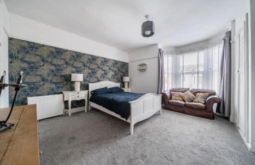 Selby House - Large 3 Bed Victorian Property in Portsmouth - Sleeps 5 - Photo 3