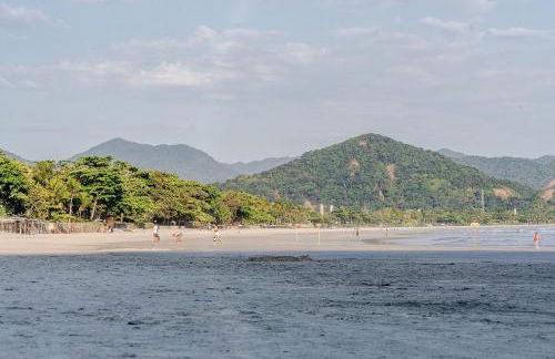 Casa dos Pássaros na areia a 20m da Praia da Baleia com 3 suítes e 1 dorm com ar condicionado, wifi, smart tv, cozinha completa e churrasqueira - Foto 71