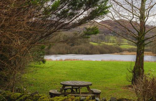 Half Way House, Clappersgate, sleeps 8 - Foto 13