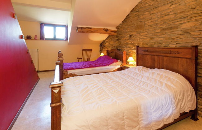 Farmhouse Situated at the Edge of the Woods - Photo 14