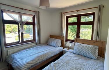 Your Lake side Retreat Sleeps 10-12 Nr Park & Sea - Photo 9