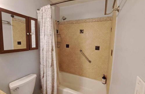 2bdr Bluff Heights Condo walking distance to beach - Foto 25