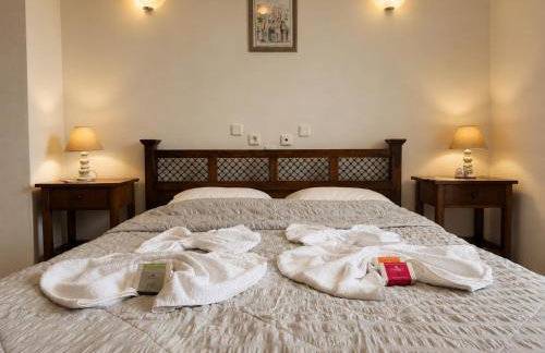Des Roses Hotel - Photo 32