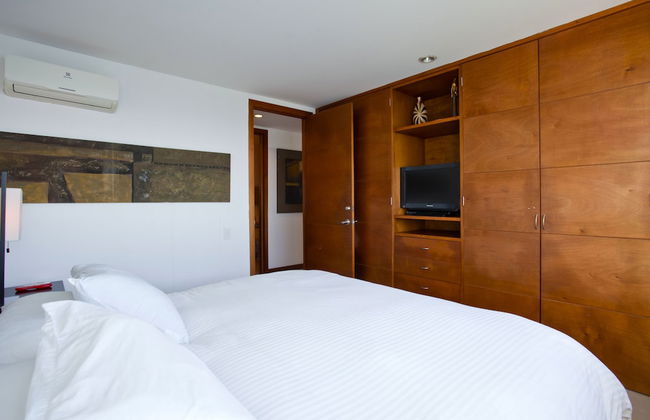 Palmetto Penthouse Deluxe Beautiful View and Sunset Floor 39 - Photo 8