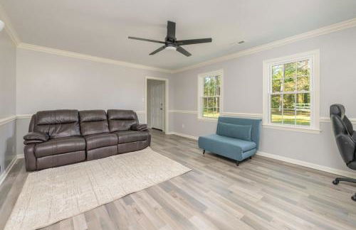 BloomingFarmsStay,Sleeps 9,GameRoom,FirePit,Grill - Foto 12