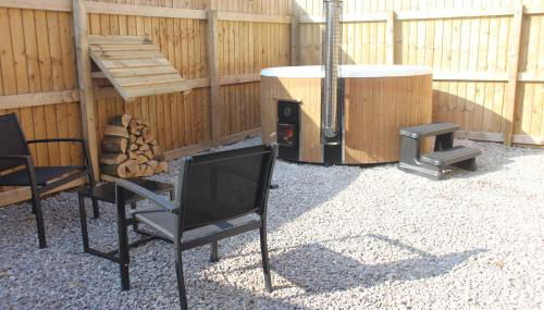 Robin Cottage Luxury Barn with Wood-Fired Hot Tub - Foto 2